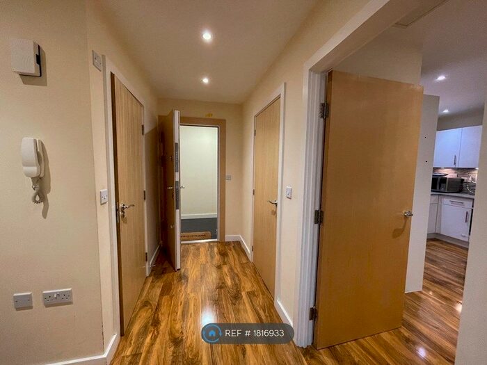 2 Bedroom Flat To Rent In Brecon House, Northolt, UB5