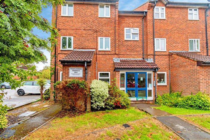 1 Bedroom Flat For Sale In Yarmouth Gardens, Southampton, SO15