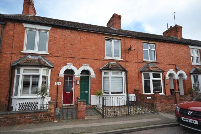 3 Bedroom Terraced House For Sale In Bury Avenue, Newport Pagnell, Buckingahmshire, MK16