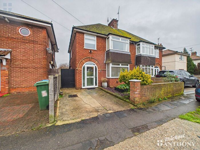 3 Bedroom Semi Detached House For Sale In Grecian Street, Aylesbury, Buckinghamshire, HP20