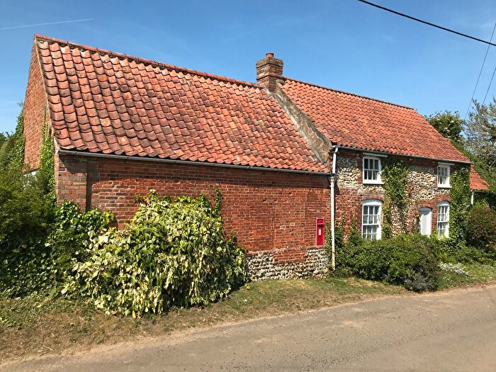 3 Bedroom Cottage For Sale In School Road, West Rudham, PE31