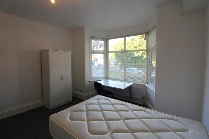 7 Bedroom Semi-Detached House To Rent In Hill Lane, Southampton, SO15