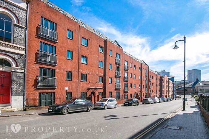 2 Bedroom Flat To Rent In Newhall Court, George Street, Birmingham, West Midlands, B3