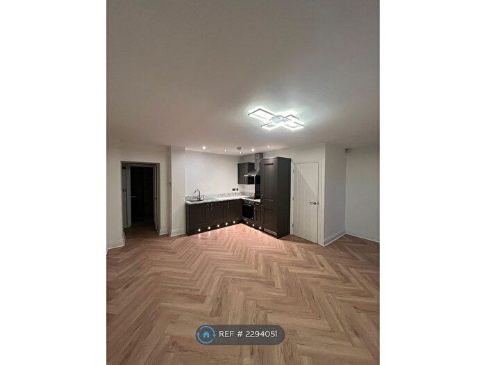 2 Bedroom Flat To Rent In Liverpool, Liverpool, L25