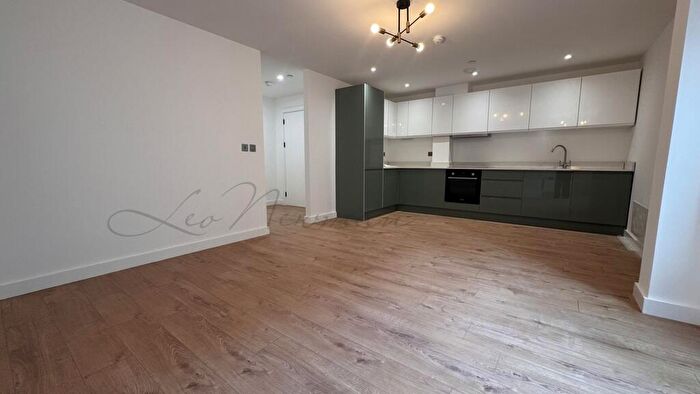 3 Bedroom Duplex To Rent In Caroline Street, London, E1