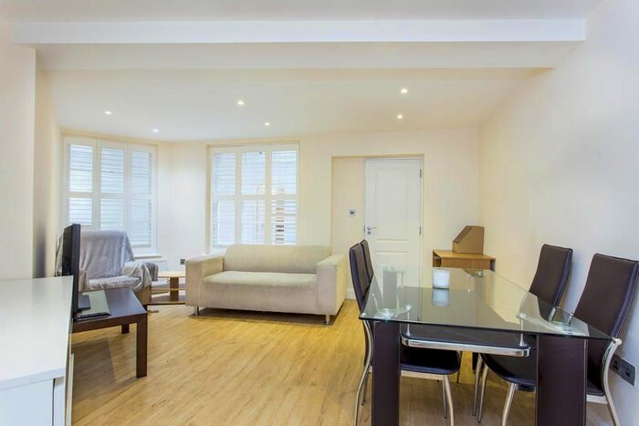 3 Bedroom Flat To Rent In Lupus Street, London, SW1V