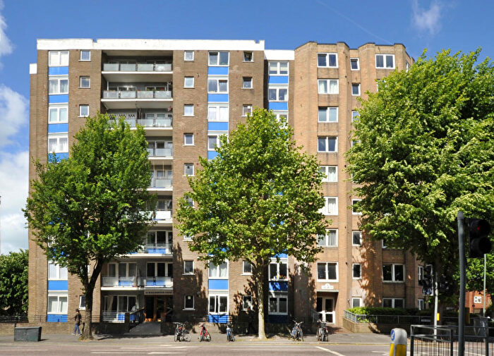 1 Bedroom Flat To Rent In Marlborough Court, The Drive, Hove, BN3