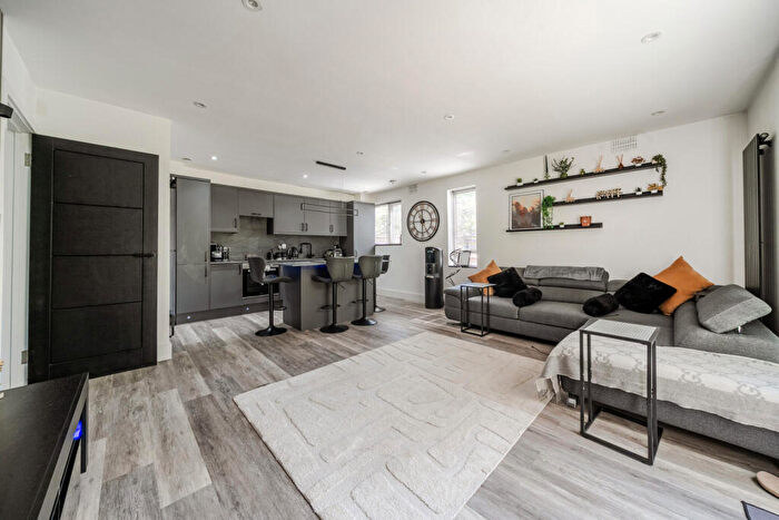 2 Bedroom Apartment For Sale In Beachborough Road, Bromley, Kent, BR1