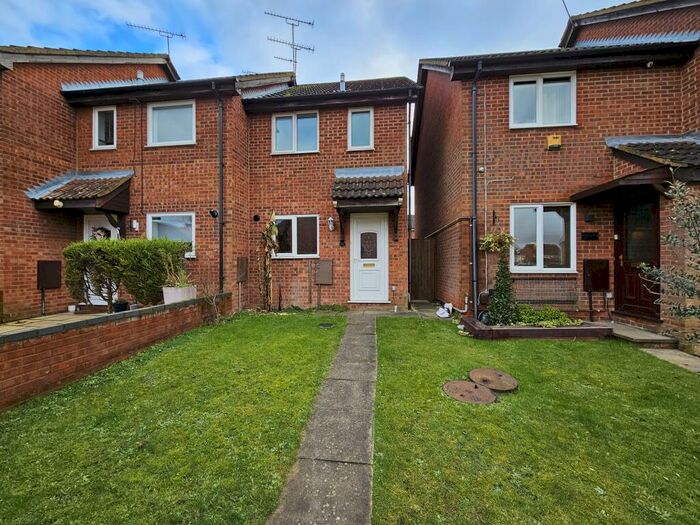 2 Bedroom Terraced House To Rent In Fieldfare Green, Luton, LU4