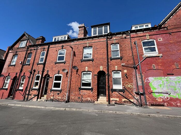 2 Bedroom Terraced House To Rent In Harold Grove, Leeds, LS6