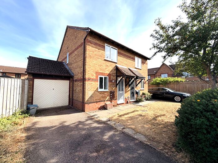 2 Bedroom Semi-Detached House To Rent In Spruce Drive, Bicester, OX26