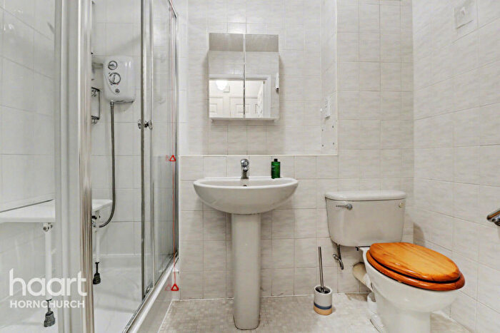 1 Bedroom Retirement Property For Sale In Waldegrave Gardens, Upminster, RM14