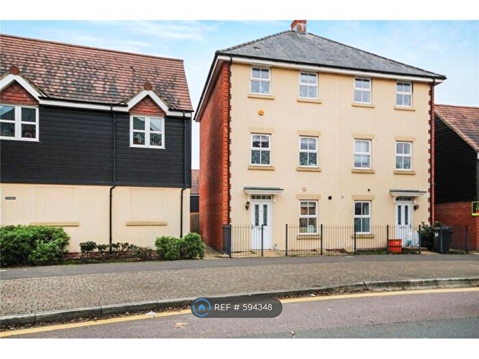 4 Bedroom Semi-Detached House To Rent In Torun Way, Swindon, SN25