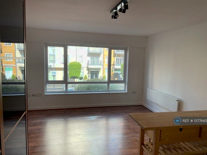 Studio To Rent In Heritage Avenue, London, NW9