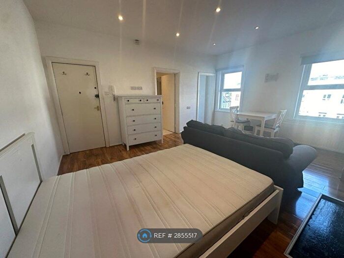 Studio To Rent In Shepherds Bush, London, W12