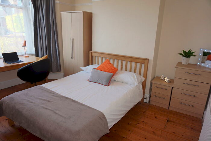 6 Bedroom Semi-Detached House To Rent In Belmont Drive, Bangor, Gwynedd, LL57