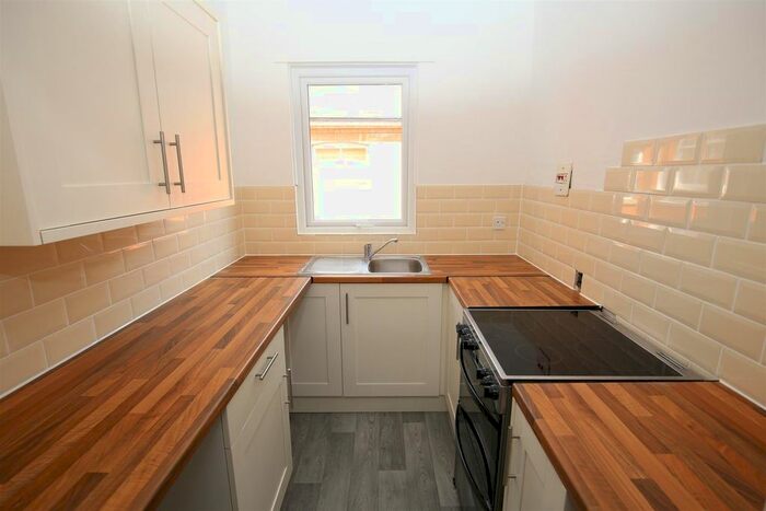 3 Bedroom Maisonette To Rent In Old Road, Tiverton, EX16
