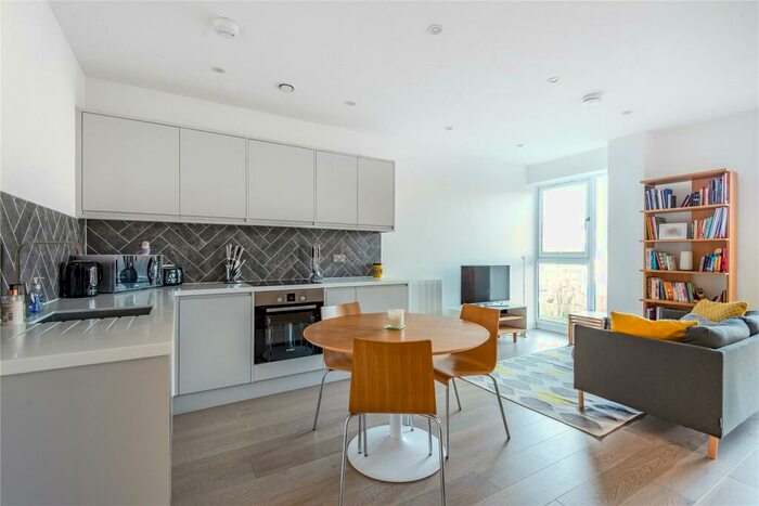 1 Bedroom Apartment To Rent In Carey Road, Wokingham, Berkshire, RG40