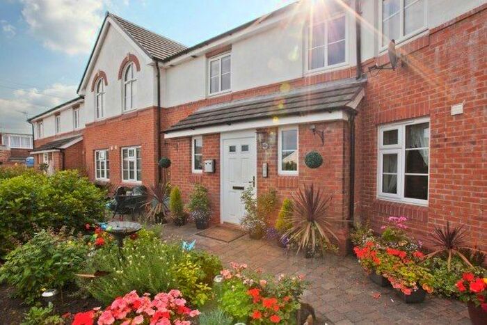 2 Bedroom Flat To Rent In St. Ambrose Court, Warrington, WA4