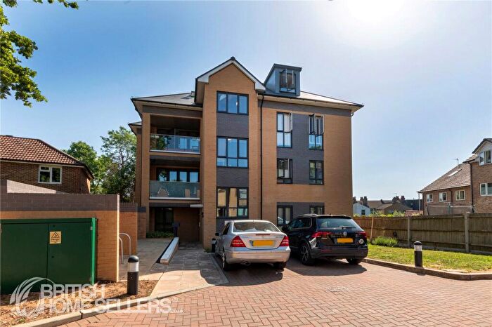 2 Bedroom Apartment For Sale In Bevill Close, London, SE25