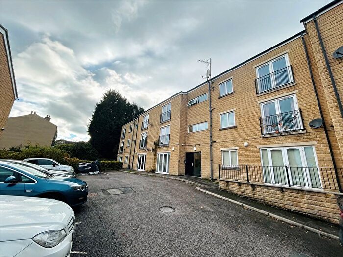 2 Bedroom Flat For Sale In Mount Terrace, Halifax, West Yorkshire, HX2