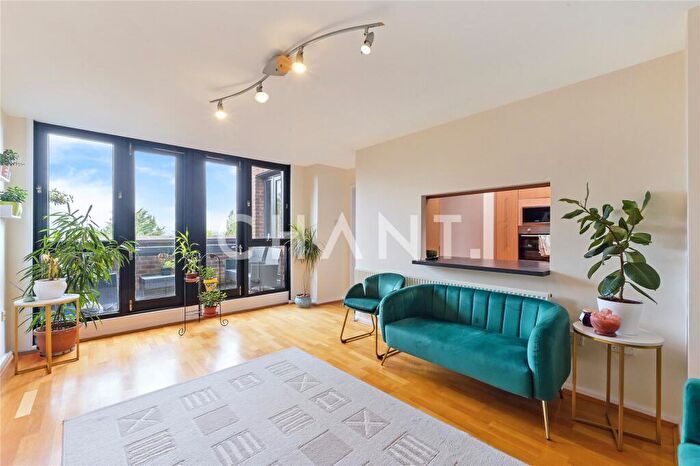 2 Bedroom Apartment To Rent In Britten Close, London, NW11