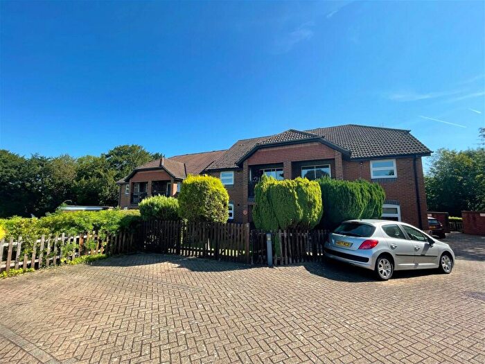 2 Bedroom Apartment To Rent In Bowling Green Lane, Purley On Thames, Reading, RG8