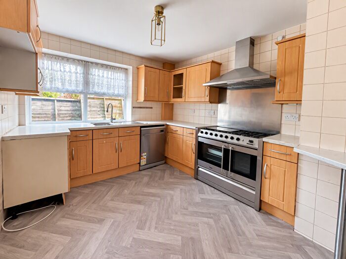 3 Bedroom House To Rent In Eatons Mead, Chingford, E4