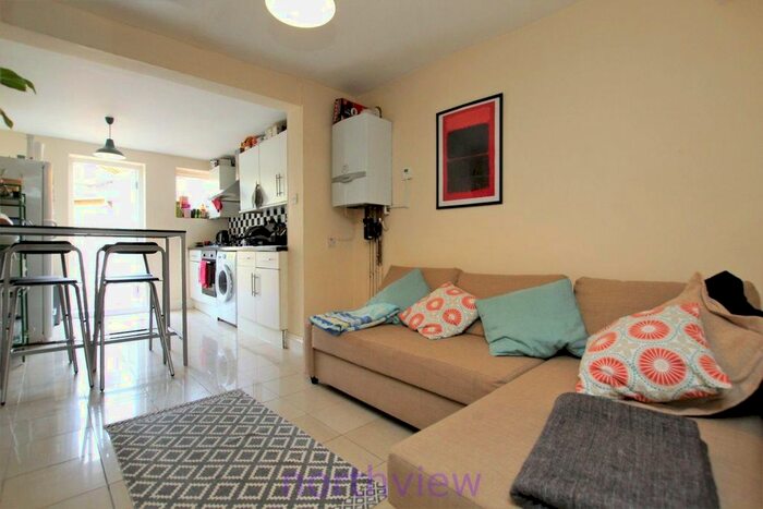 4 Bedroom Flat To Rent In Digby Crescent, Finsbury Park, N4