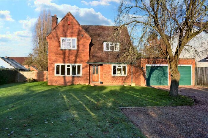3 Bedroom Detached House To Rent In Droitwich Road, Hanbury, Worcestershire, B60