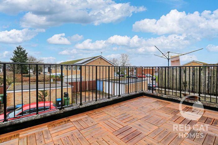 2 Bedroom Flat To Rent In Chiltern Way, Tring, HP23