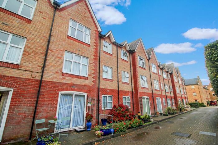 1 Bedroom Apartment To Rent In Godfreys Mews, Chelmsford, CM2
