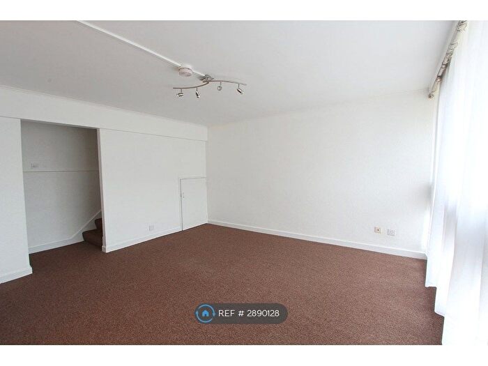 Studio To Rent In Chichester Road, Southend-On-Sea, SS1