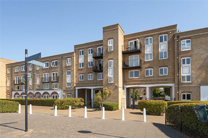 2 Bedroom Flat To Rent In Ferguson Close, London, E14