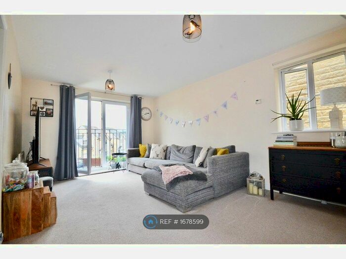 2 Bedroom Flat To Rent In Beechwood Park, Brighouse, HD6