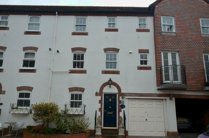 4 Bedroom Town House To Rent In Bedroom Terraced Town House In Poole, BH15