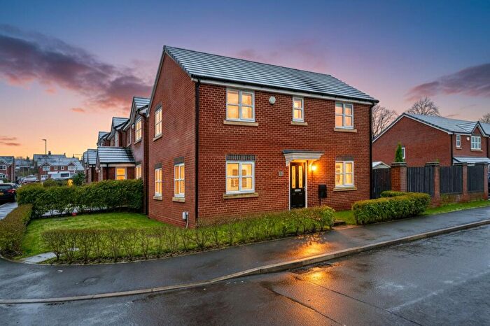 3 Bedroom Detached House For Sale In Brook Close, Hyde, SK14