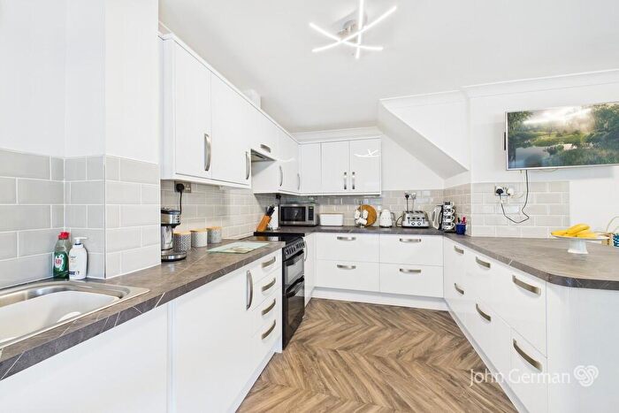 3 Bedroom Link Detached House For Sale In Collinson Road, Barton Under Needwood, DE13