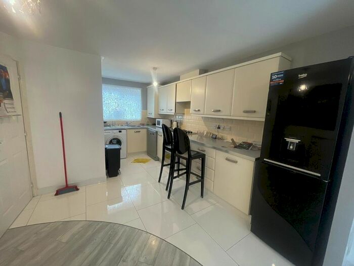 3 Bedroom Semi-Detached House To Rent In Melody Close, Coventry, CV2