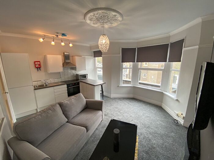 2 Bedroom Flat To Rent In Pontcanna Street, Cardiff, CF11