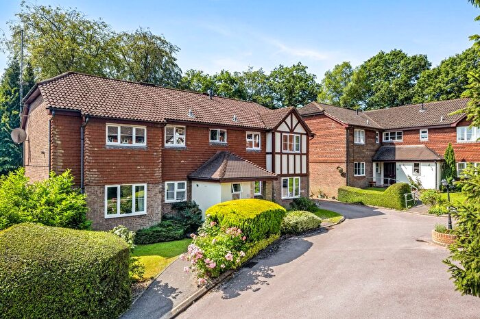 2 Bedroom Flat For Sale In Graycoats Drive, Crowborough, TN6