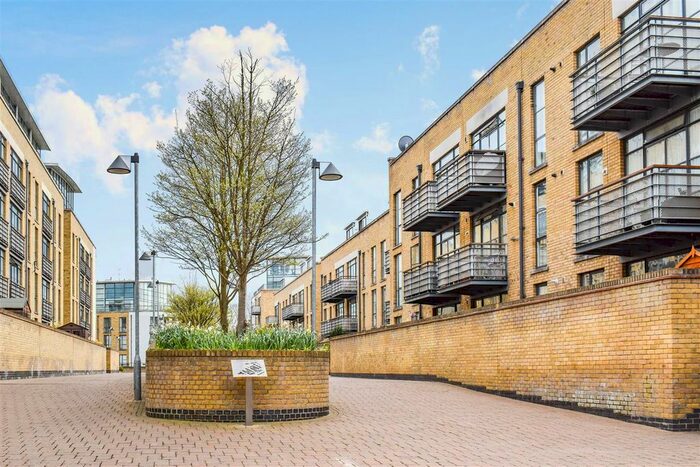 1 Bedroom Flat To Rent In Town Meadow, Brentford, TW8