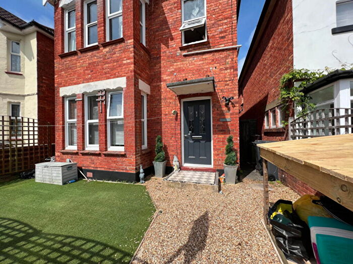 2 Bedroom Flat For Sale In Frederica Road, Bournemouth, BH9