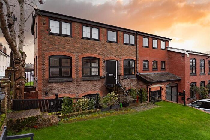 2 Bedroom Apartment For Sale In Oakdene Road, Redhill, RH1
