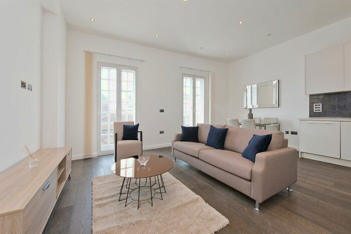 2 Bedroom Flat To Rent In Buckingham Palace Road, London, SW1W