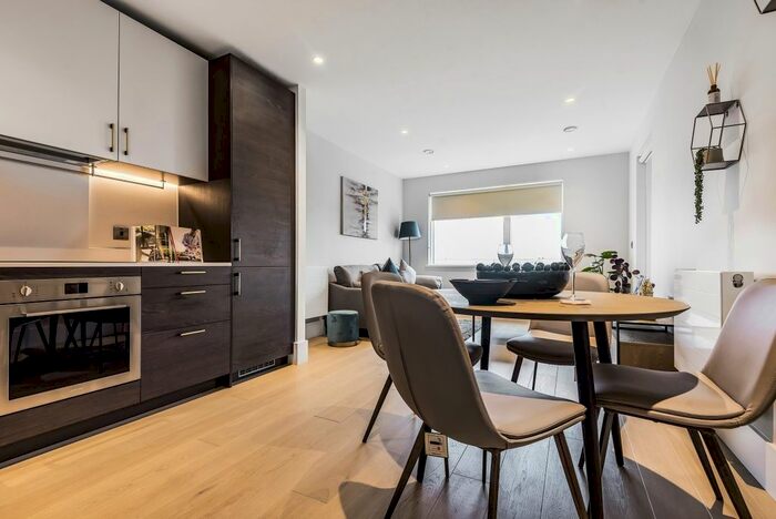 1 Bedroom Flat To Rent In North Drive, Hounslow, TW3