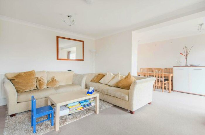 2 Bedroom Flat To Rent In Windsor Hall, Royal Docks, London, E16