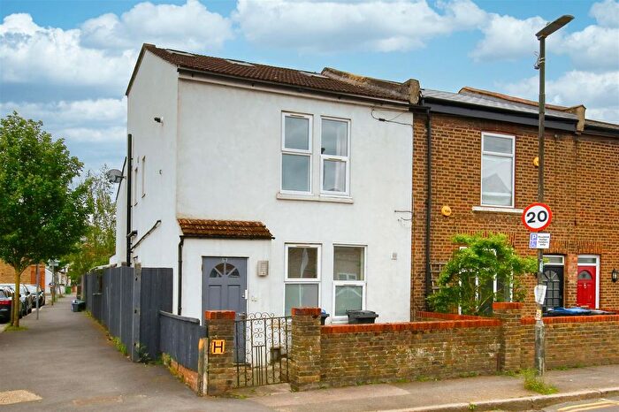 2 Bedroom Flat To Rent In Deburgh Road, London, SW19