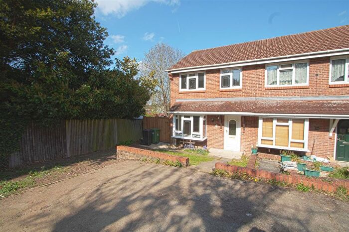 3 Bedroom Semi-Detached House For Sale In Cornflower Gardens, Billericay, CM12