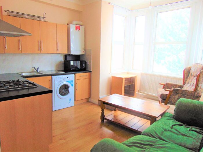 2 Bedroom Flat To Rent In High Road, Goodmayes, IG3